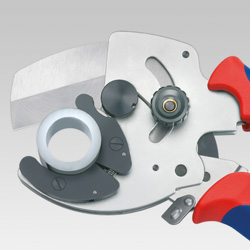 Труборез-ножницы KNIPEX для толстостенных пластиковых и композитных труб, 26-40 мм, длина 210 мм, с трещоткой